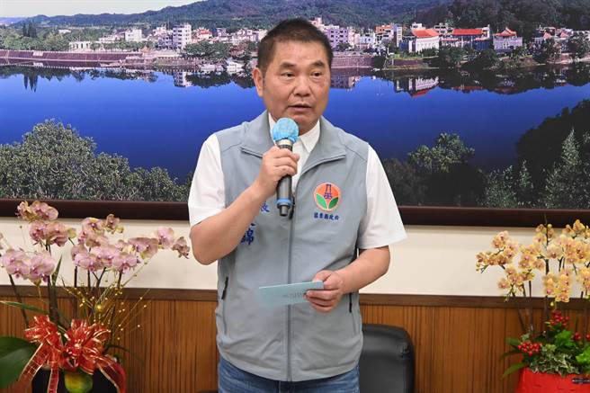 苗栗县长锺东锦今天受访表示，他跟侯友宜昨天餐叙时，特别力荐前党主席江启臣可以当大将重用。（李京升摄）