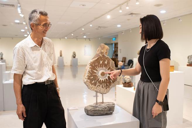 张吉龙作品《中庸之道》阐述职人之路。（陈淑娥摄）