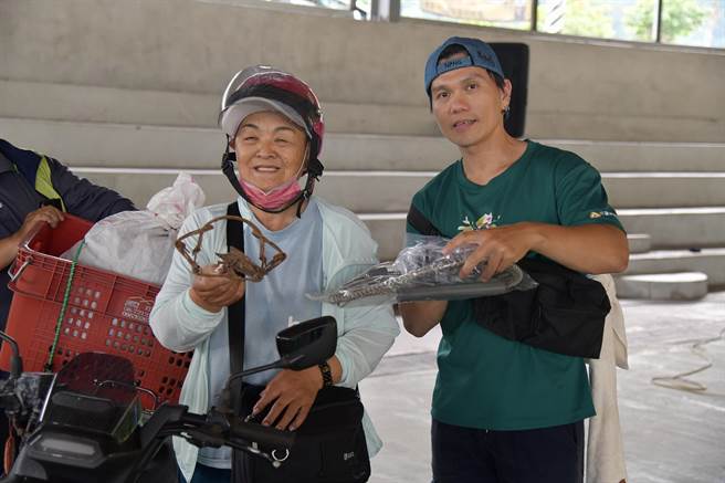 林务局也展示缩小踏板直径、改良套索圈束的改良式猎具，可避免黑熊或其他非目标物种触发。（花莲林管处提供／王志伟花莲传真）