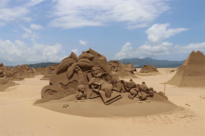 福隆国际沙雕季即将于9日起展开，今年主题是「迪士尼百年庆典」。（福容大饭店提供／张志康新北报导）