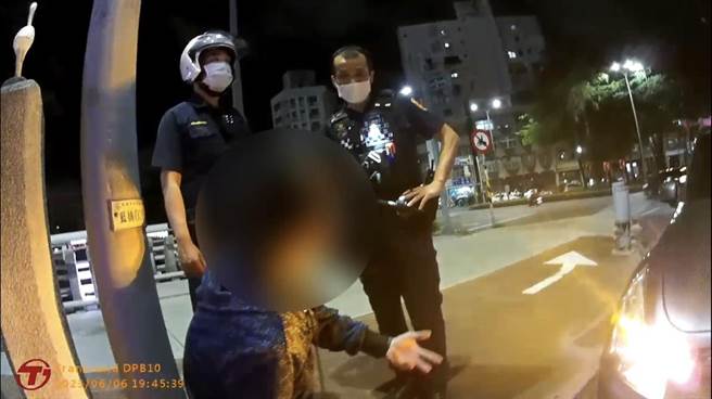 陈姓男子身背8条通缉。（翻摄照片／高雄洪靖宜传真）