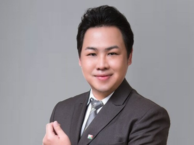 信义房屋北屯松竹店邱瑞卿始终秉持不为业绩、发自内心、设身处地为客户着想、提出协助，让双方维持多年友情，更进一步成为客户亲友专属房产顾问。（图/信义房屋 提供）