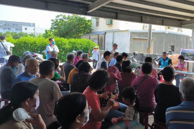 县府为解决竹北市崇义里淹水问题召开说明会。（新竹县政府提供／罗浚滨新竹传真）