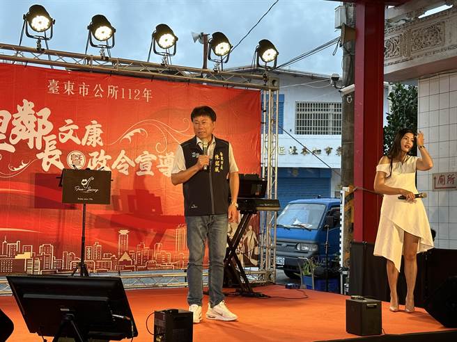 台东市公所昨天办理邻里长文康政令宣导活动，台东市长陈铭风主持，台下有意角逐台东立委大位的政治人物全都到场。（蔡旻妤摄）