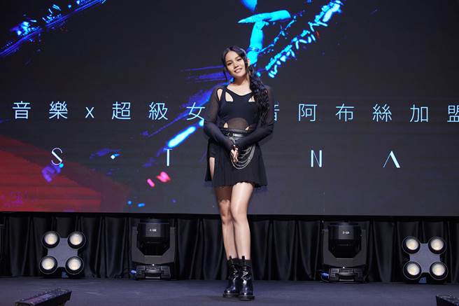 阿布丝入围金曲奖最佳新人奖等4项奖，今出席记者会。（华纳音乐提供）