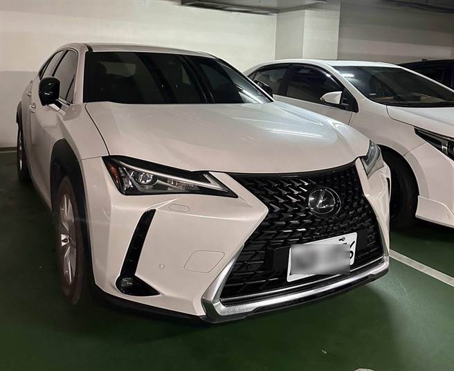 丁女上班将车停放在公司地下室时，被同事恭喜换新车才发现车牌遭更换。（丁女提供／孙英哲彰化传真）