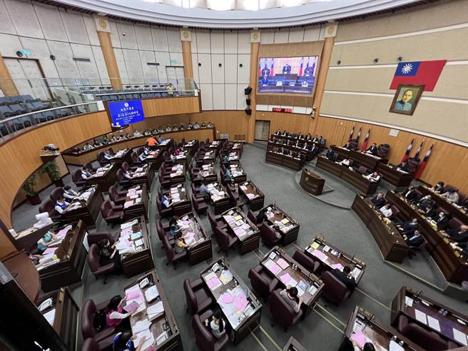 桃园航空城计画正如火如荼推动中，但因要使用大量土方，市府有意开放民间土方进驻，议员7日临时动议要求市府举办说明会释疑。（蔡依珍摄）