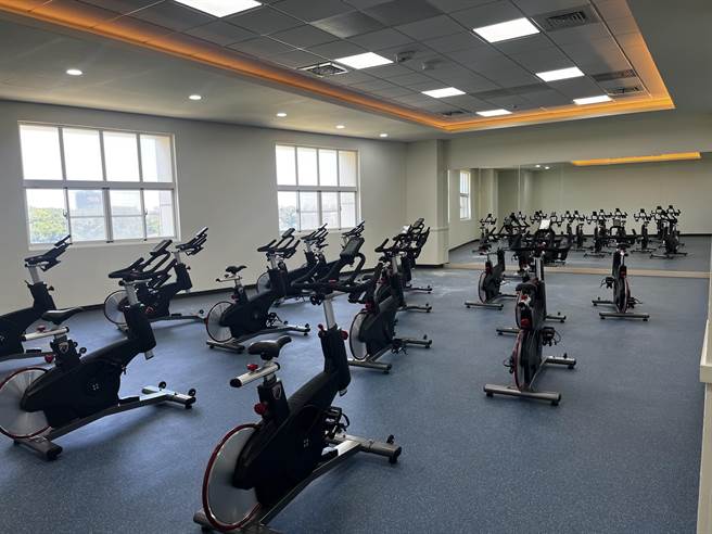 桃园市观音国民运动中心预计7月10日开幕营运，市府针对设籍、任职于观音、新屋的市民和劳工，推出半价优惠。（体育局提供／蔡明亘桃园传真）