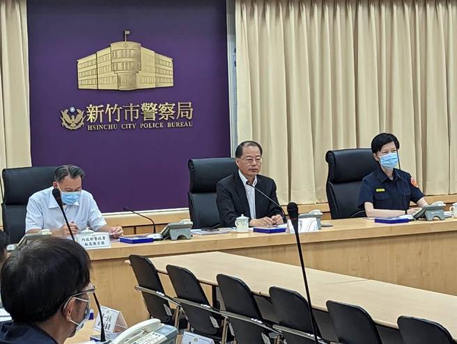 警政署长黄明昭（中）7日到新竹市警察局举行打诈座谈会。（新竹市警局提供／陈育贤新竹传真）