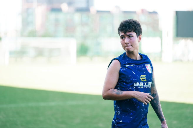 台加混血好手蔡立靖上月底离开香港东方龙狮后，已按时向中华男足报到。（中华足协提供）