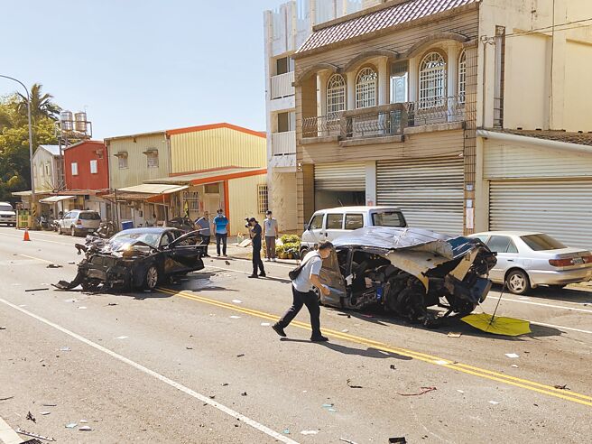 宜兰县五结乡溪滨路三段与镇安路口6日上午发生重大车祸，酿3死1重伤。（吴佩蓉摄）