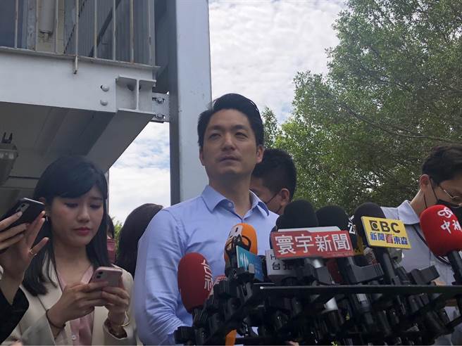 台北市长蒋万安今上午出席南门市场百粽宴活动，会前受访。（张芷瑜摄）