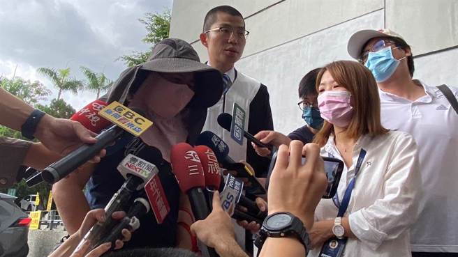 5亿高中生坠楼案突开临时侦查庭，传夏男母亲说明。(冯惠宜摄)