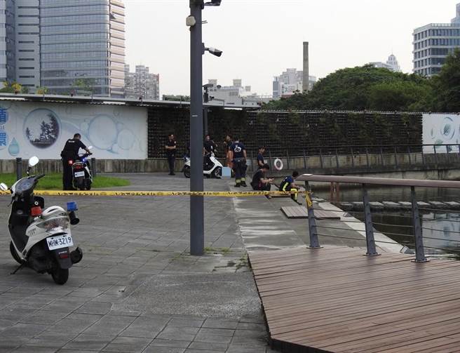 板橋某公園今晨發現浮屍，初步排除外力介入。（警方提供）