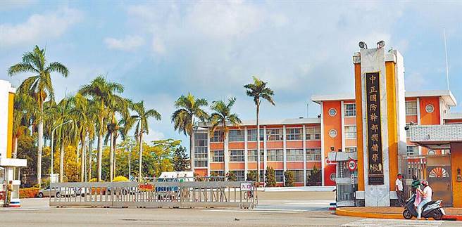 中正预校爆出隐匿流感群聚感染事件，高市卫生局7日证实採证的4名学生中有3名为流感为A型流感，确认此波病毒为A流造成，截至8日为止已有85名学生感染。（本报资料照片）