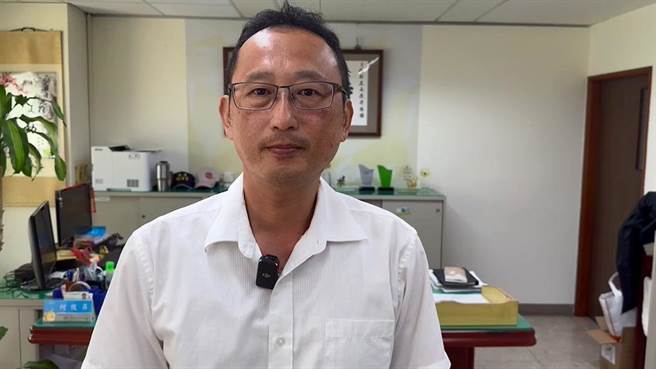 彰化县政府劳工处处长何俊升表示，已派员到事发游泳馆稽查了解状况。（孙英哲摄）