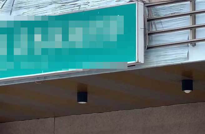 彰化县员林市一家室内游泳馆发生劳资纠纷事件。（孙英哲摄）