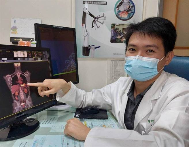 杨络胜医师表示，为帮助陈先生能重享美食，大千跨团队医疗共同合作为他治疗。（大千医院提供／李京升苗栗传真）