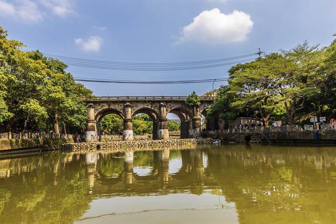 关西牛栏河排水等11个区域排水案，县府将在7月底前全部峻工。（罗浚滨摄）