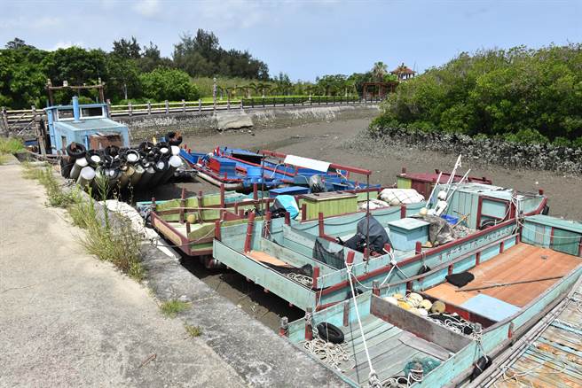 竹南镇塭内社区的塭内码头，现仍有胶筏停泊。（谢明俊摄）