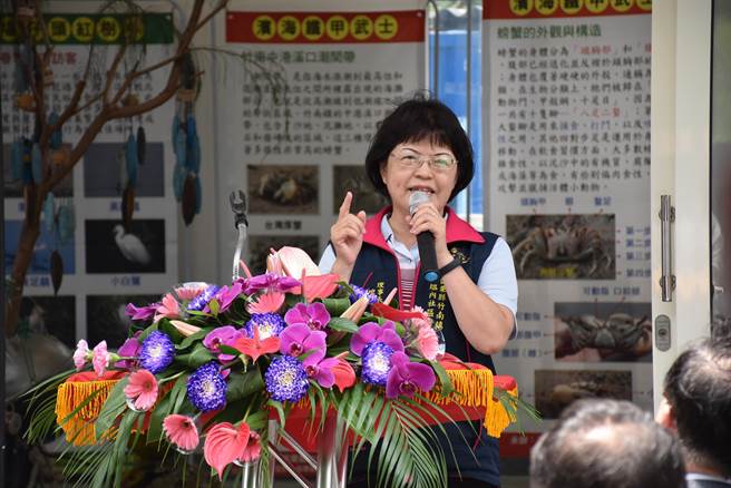 竹南镇塭内社区以生态保育闻名，社区发展协会理事长廖雪美全力投入生态保育。（谢明俊摄）