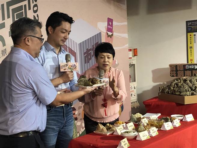 南门中继市场8日举办百粽宴，知名料理人郭玉芳（右一）向台北市长蒋万安推荐南门限定粽子健康吃法。（张芷瑜摄）