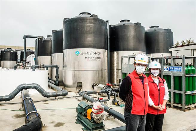 水利署2020年2月在南寮设置海淡处理模组，在乾旱解除撤离后，规画投入百亿在原地设置海水淡化厂。（罗浚滨摄）