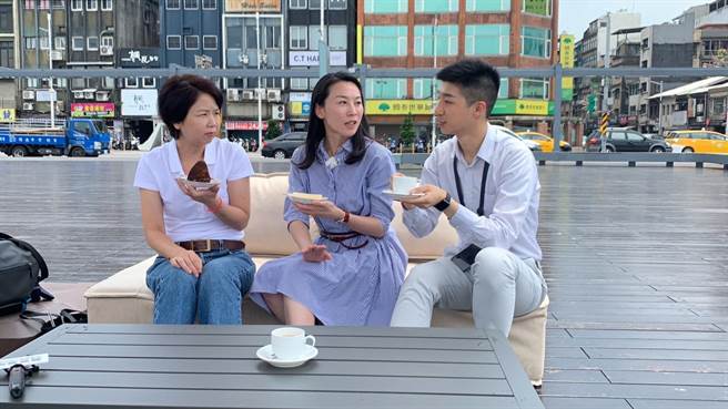 ▲文化局长江亭玫（中）表示，除了「海洋Cafe」外，也会有一系列的精彩表演，欢迎大家来体验不一样的基隆。（徐佑升摄）