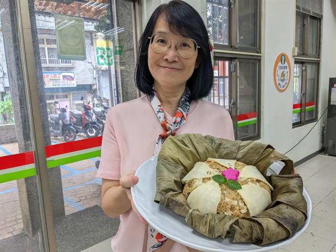 新北市五股区农会今举行「绿竹笋评鑑比赛暨创意料理竞赛」，五股农会志工妈妈也拿出看家本领，烹煮出一道道色香味俱全料理，最终由德音三班获得料理冠军。（农业局提供）