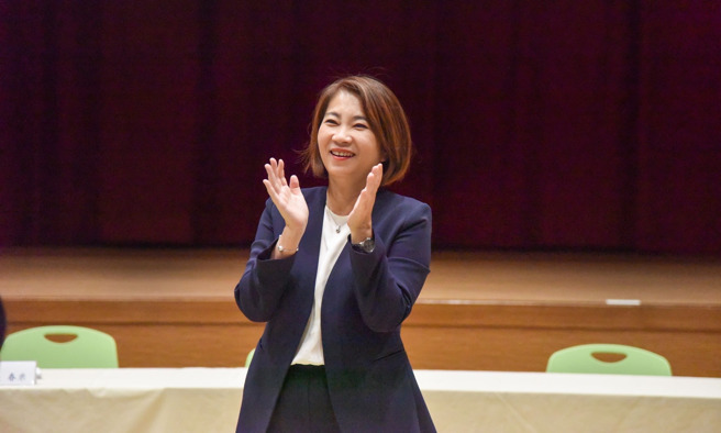 县长周春米表示，屏东县会积极推动海洋环保。（图取自周春米脸书）