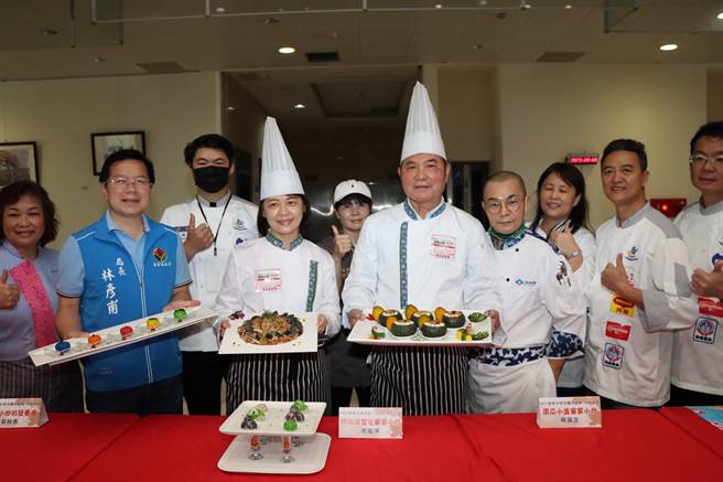 苗栗县长锺东锦上个月化身为总铺师为活动宣传。（苗栗县政府提供／李京升苗栗传真）