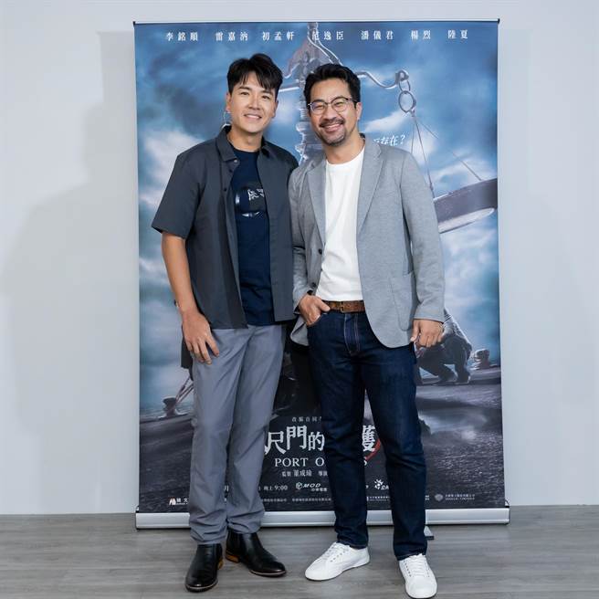 黄健玮、王传一私下哥俩好。（镜文学提供提供）