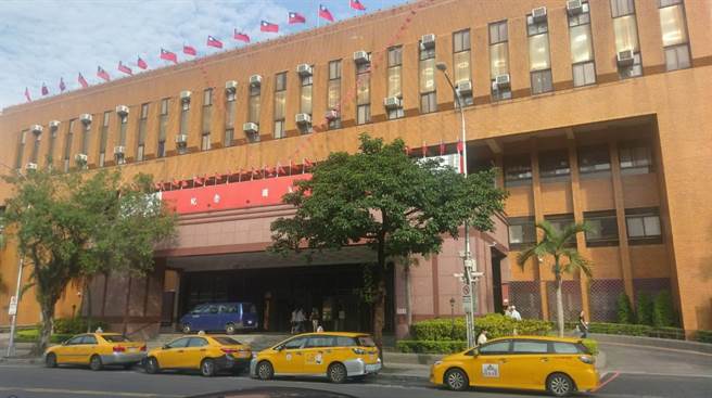 兆富财富管理顾问公司涉未经核准在台推售基金，在台受害人损失约1千多万元美金（约3亿台币），今16路搜索、约谈兆富负责人曾奎铭等15人，稍晚移送北检复讯。（资料照）