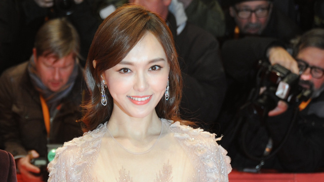 唐嫣难得出席公开活动，零修图美貌被网友讚嘆。(图／中新社)