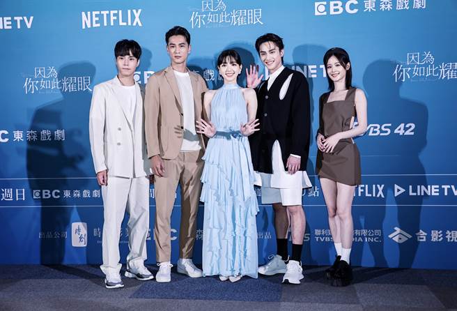 唐振刚（左起）、锺承翰、郭雪芙、范少勋、袁子芸今出席首映会。（罗永铭摄）