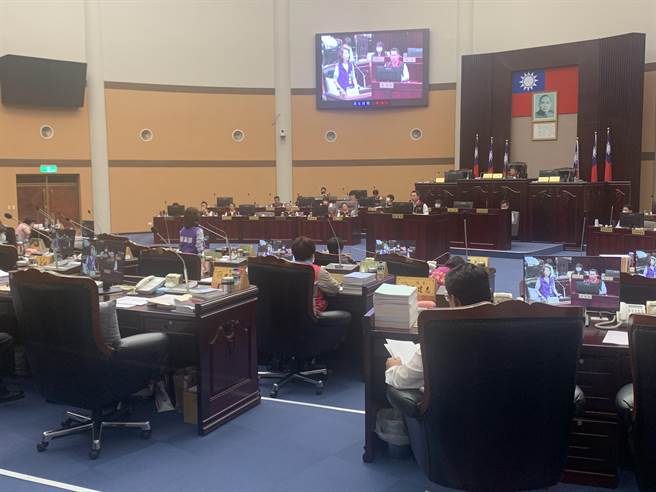 花莲县议会今审议2月第1次临时会延审的13项县府提案，其中1案地方创生公有建筑空间，议员认为县府说明不清，提出復议再审。（资料照片）
