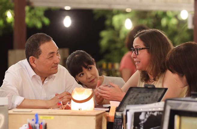 美国在台协会AIT主席罗森柏格7日低调拜会国民党总统参选人、新北市长侯友宜。（新北市府提供）