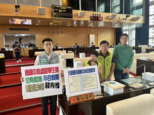 台中北区国民运动中心推学生票优惠，但能使用的时间都在上课日，议员批，难道要学生翘课去吗？要求市府改善。（张玉嬿提供／张亦惠台中传真）