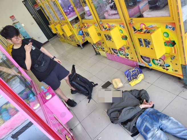 警方逮捕一名涉嫌假冒虚拟货币商20岁宋姓诈欺车手。（图／警方提供）