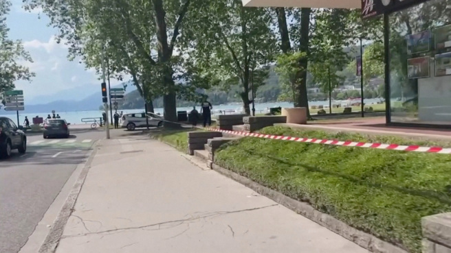 法国东南部小镇发生歹徒持刀无差别攻击案，警方封锁现场。（路透）