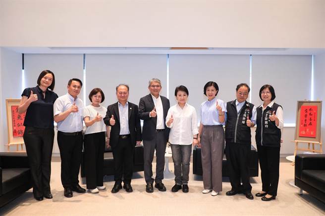 国庆筹备委员会秘书长花敬群及团队一行人日前至台中市政府拜会。（台中市政府提供／张亦惠台中传真）