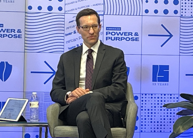 美国国防部印太事务助理部长瑞特纳表示，中共解放军日益挑衅与自信的演习，可能会在南海或台海引发危机或衝突，是主要问题。（图／中央社）