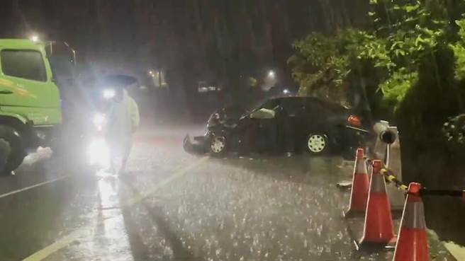 台东县成功镇今天凌晨发生1起车祸，由车内乘客手机主动报案，成为台东首起科技报案救护案例。（蔡旻妤摄）