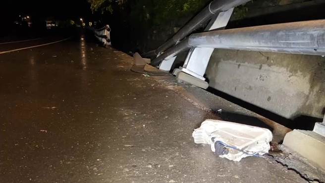 台东县成功镇今天凌晨发生1起车祸，由车内乘客手机主动报案，成为台东首起科技报案救护案例。（蔡旻妤摄）