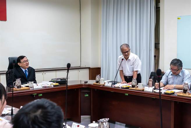 去年九合一选举查察，台东地区检警调绩效优异，检察总长邢泰钊日前南下台东地检署嘉勉并听取策进意见。（最高检提供）