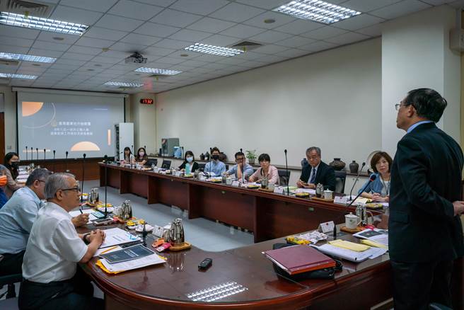 去年九合一选举查察，台东地区检警调绩效优异，检察总长邢泰钊日前南下台东地检署嘉勉并听取策进意见。（最高检提供）