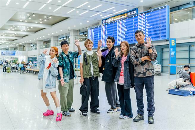 吴映洁（左起）、张立东、炎亚纶、李玉玺、莎莎、姚元浩出发到韩国出外景。（好看娱乐提供）
