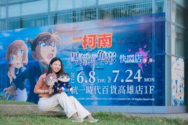 「名侦探柯南：黑铁的鱼影」主题快闪店， 即日起于统一时代百货高雄店1楼登场。（图／梦时代提供）