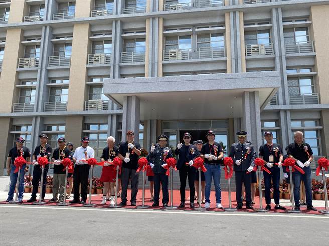 料罗营区新建港勤设备大楼也在今天落成启用，不仅提供官兵及装备更良好的环境，也见证了世代交替。(于家麒摄)