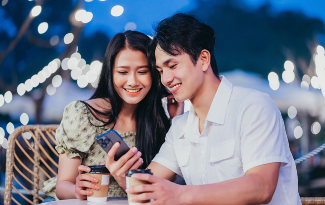 运势专栏点名牡羊座、处女座及射手座的女生最会欲擒故纵，让男人穷追不舍。（示意图／Shutterstock）